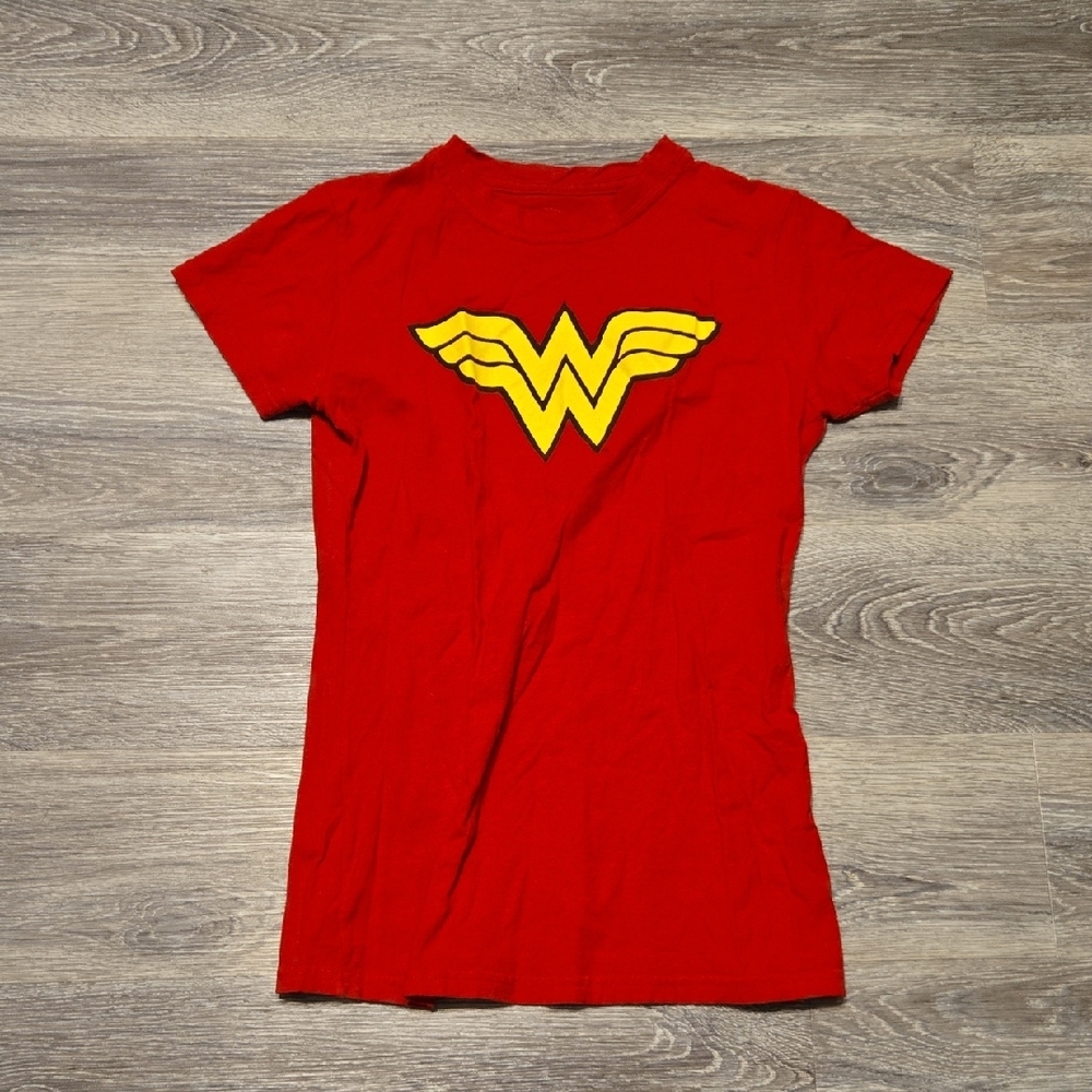 Wonder Woman Logo Graphic Tee Size Small
